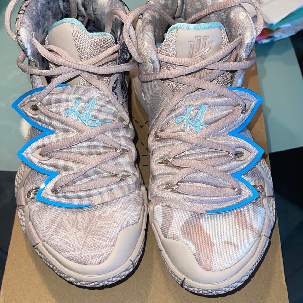 Kyrie 7 (GS) Size 5Y